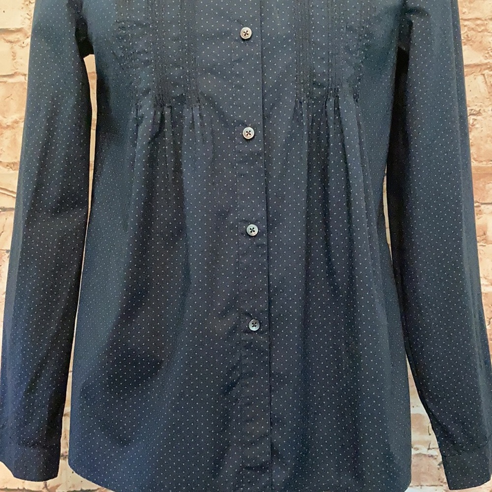 Like new Calvin Klein button down top - Picture 3 of 10